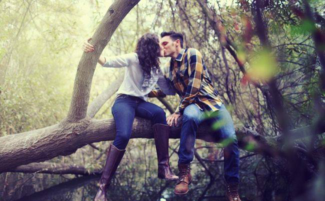 How to Dress for a Date with a Guy (Comfortable and Cute)