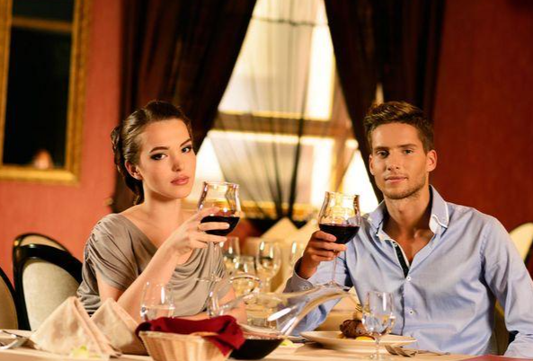 Dinner Date Tips to Make a Guy Feel At Ease (No Stiff Vibes)
